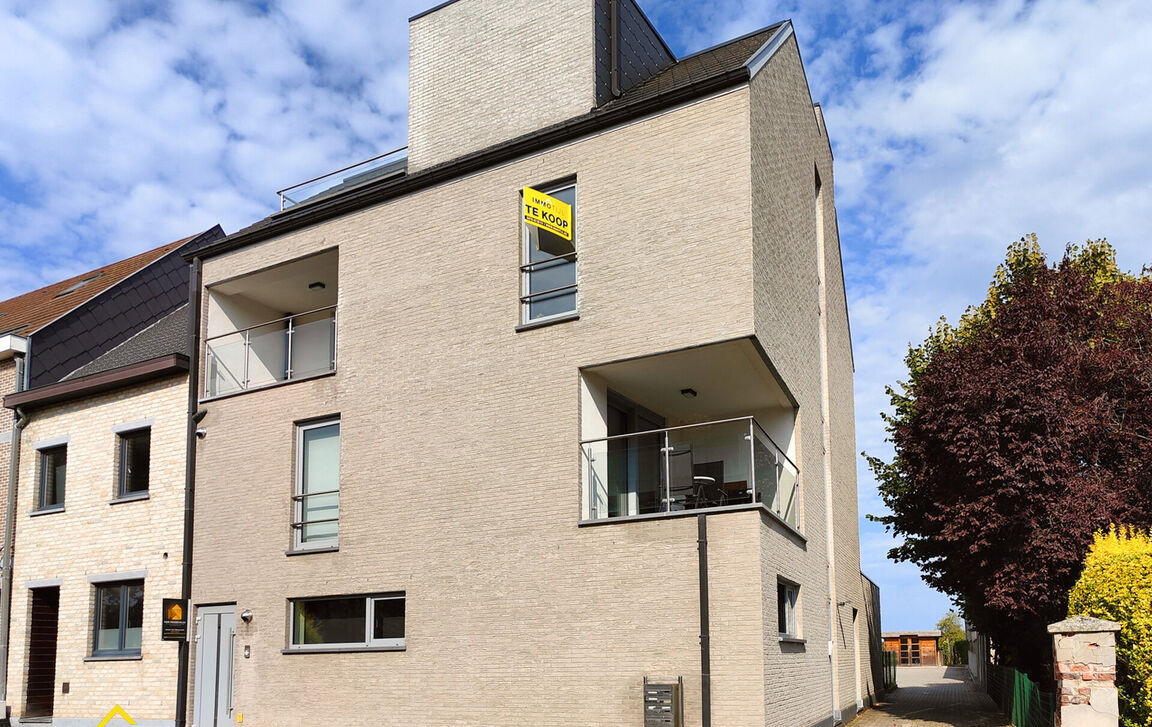 Appartementsgebouw te koop in Nieuwerkerken