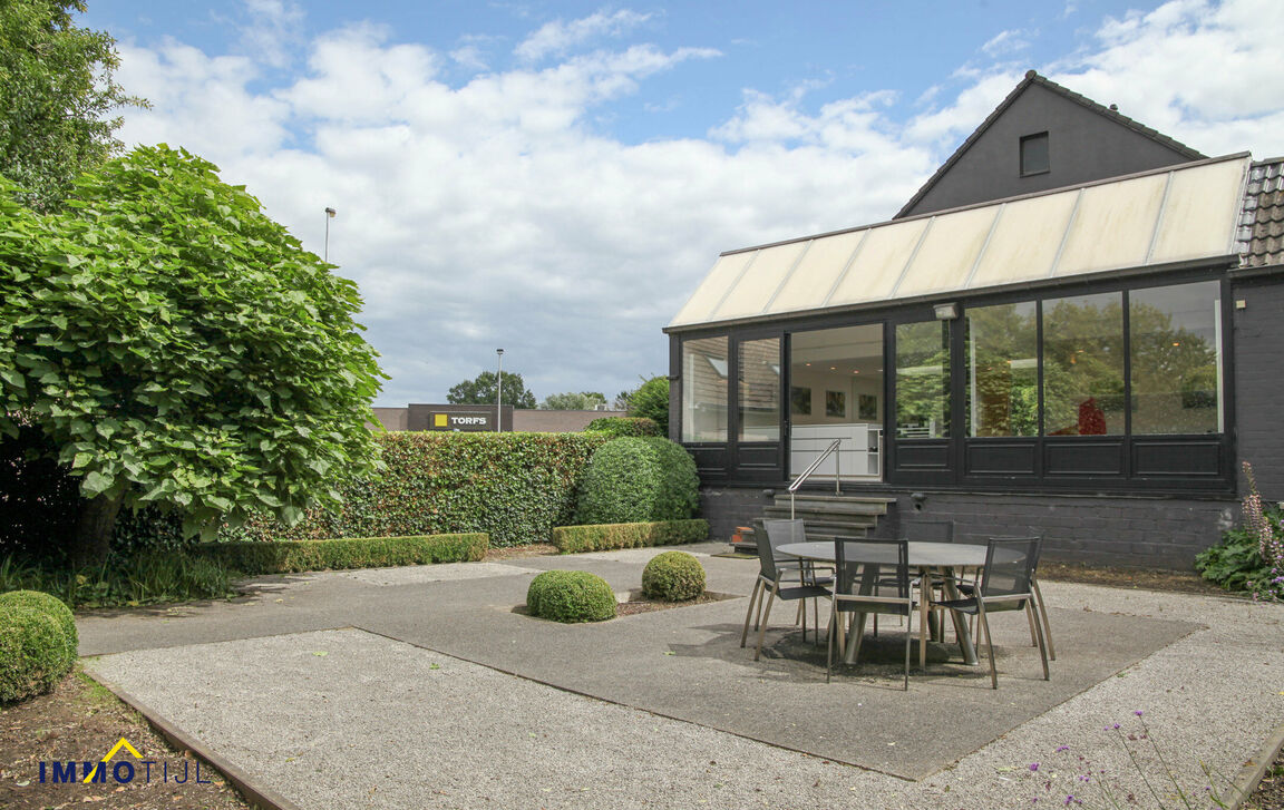 Gebouw voor gemengd gebruik te koop in Denderleeuw