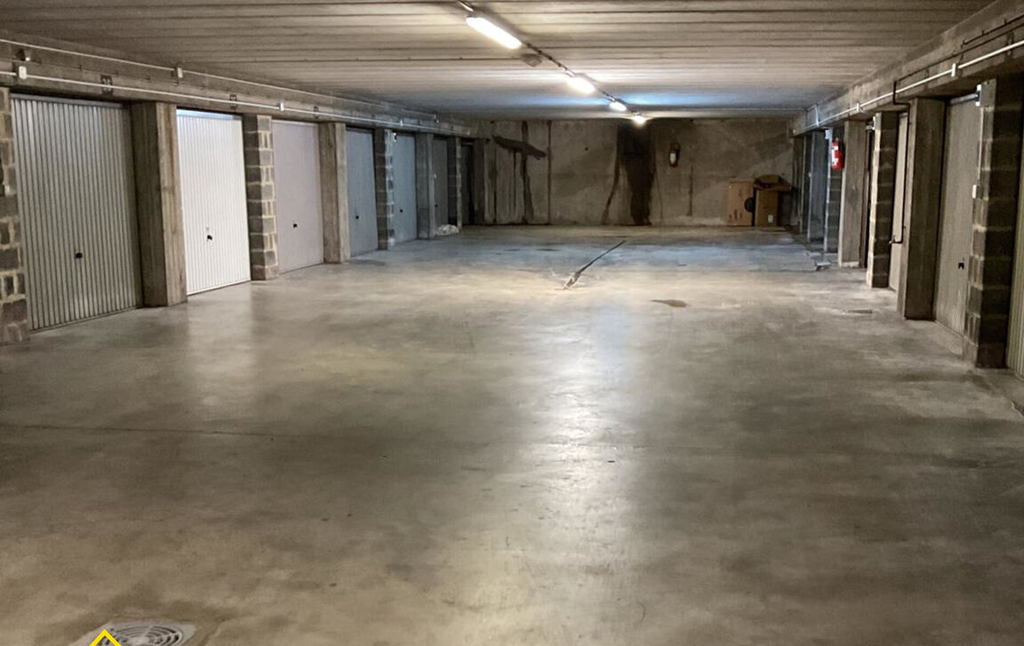 Gesloten garagebox te koop in Asse