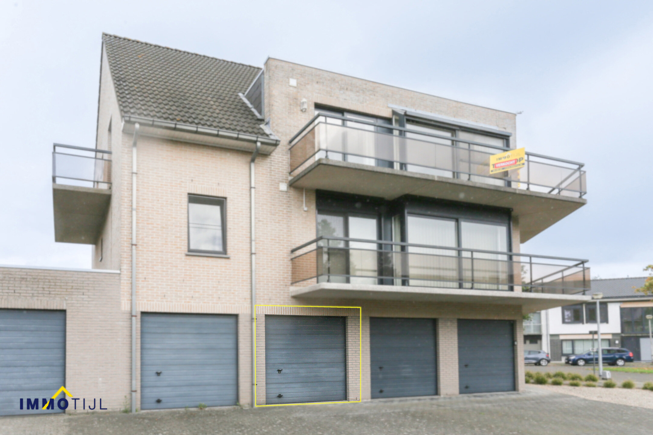 Gesloten garagebox te koop in Lebbeke