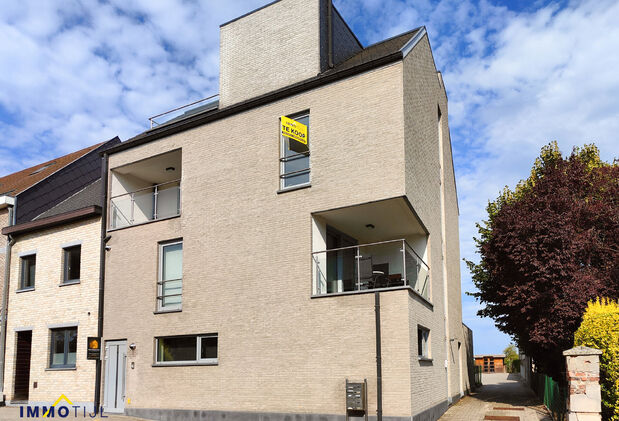 Appartementsgebouw te koop in Nieuwerkerken